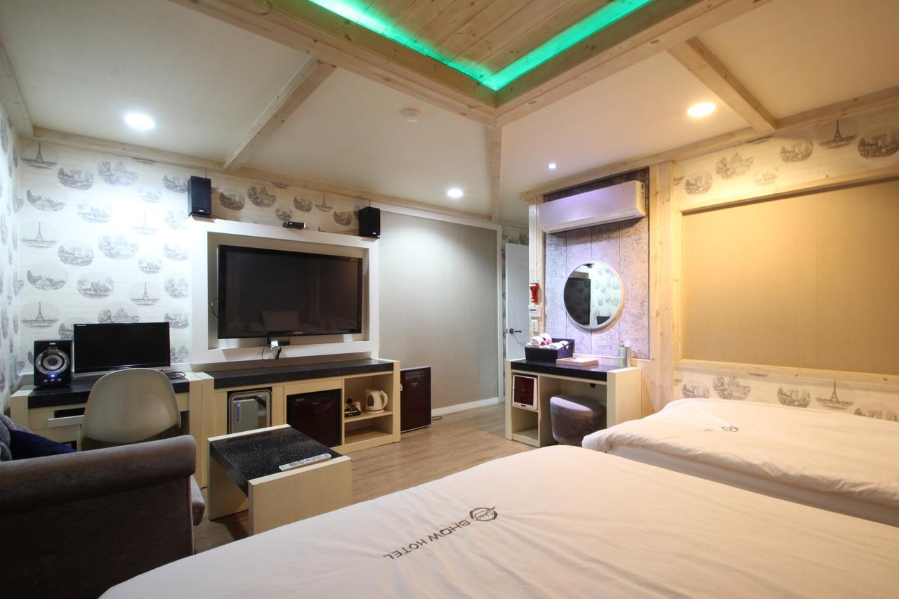 Show Hotel Busan Zimmer foto